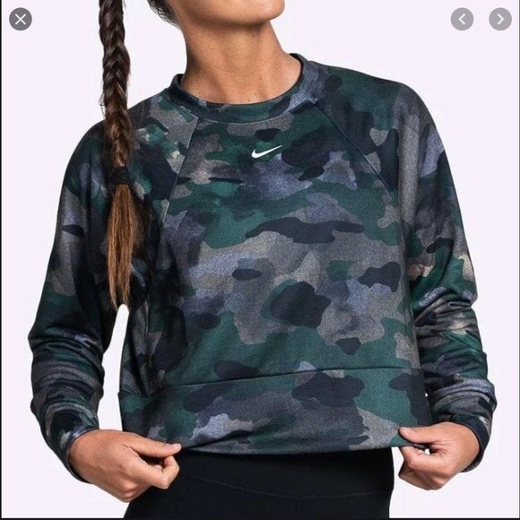 nike camo crop top